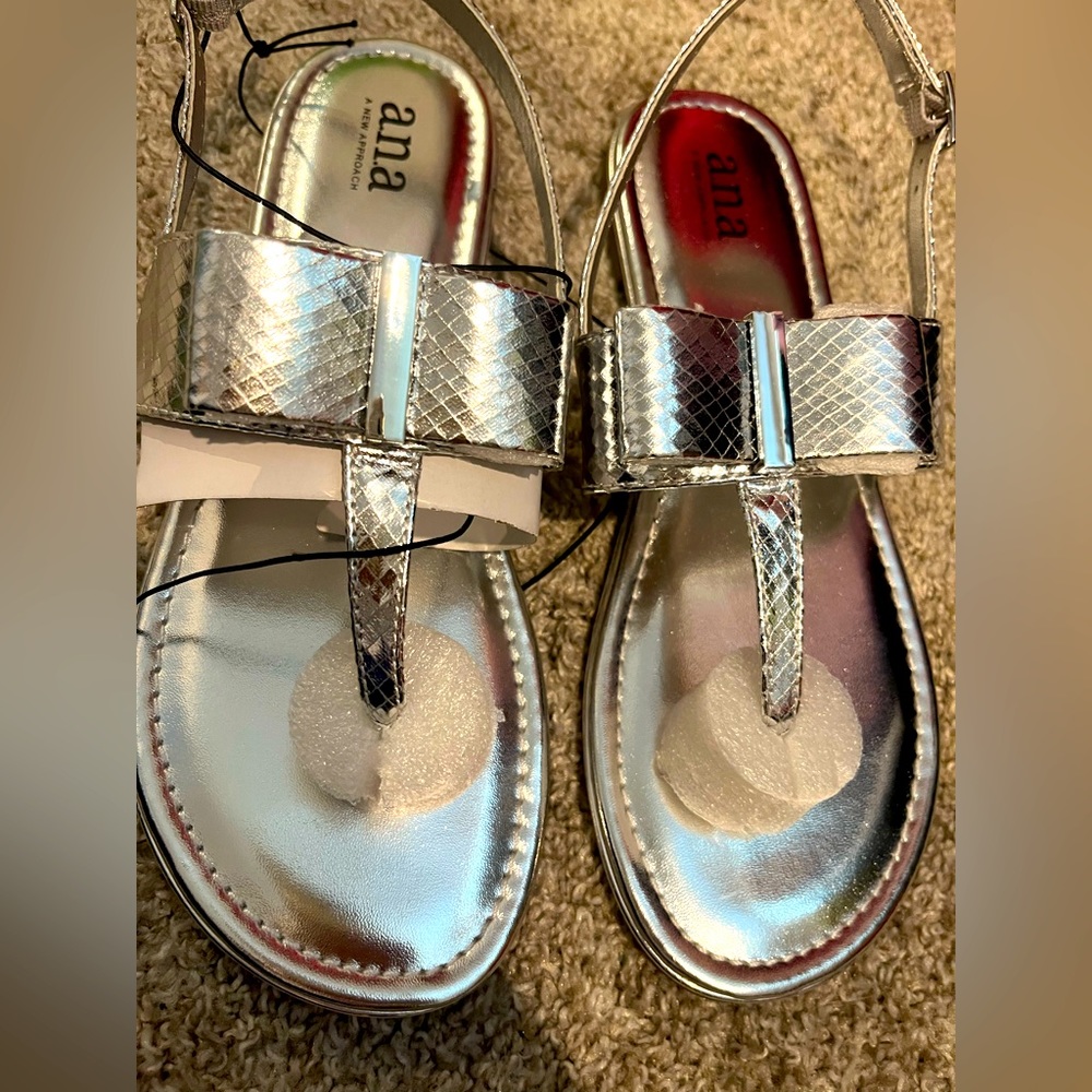 ANA cute NWT silver bow sandals size 10
